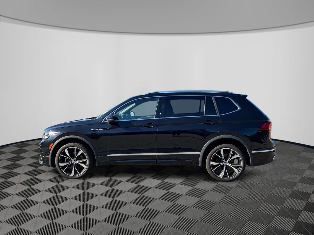Used 2024 Volkswagen Tiguan SEL R-Line AWD/4WD image 2
