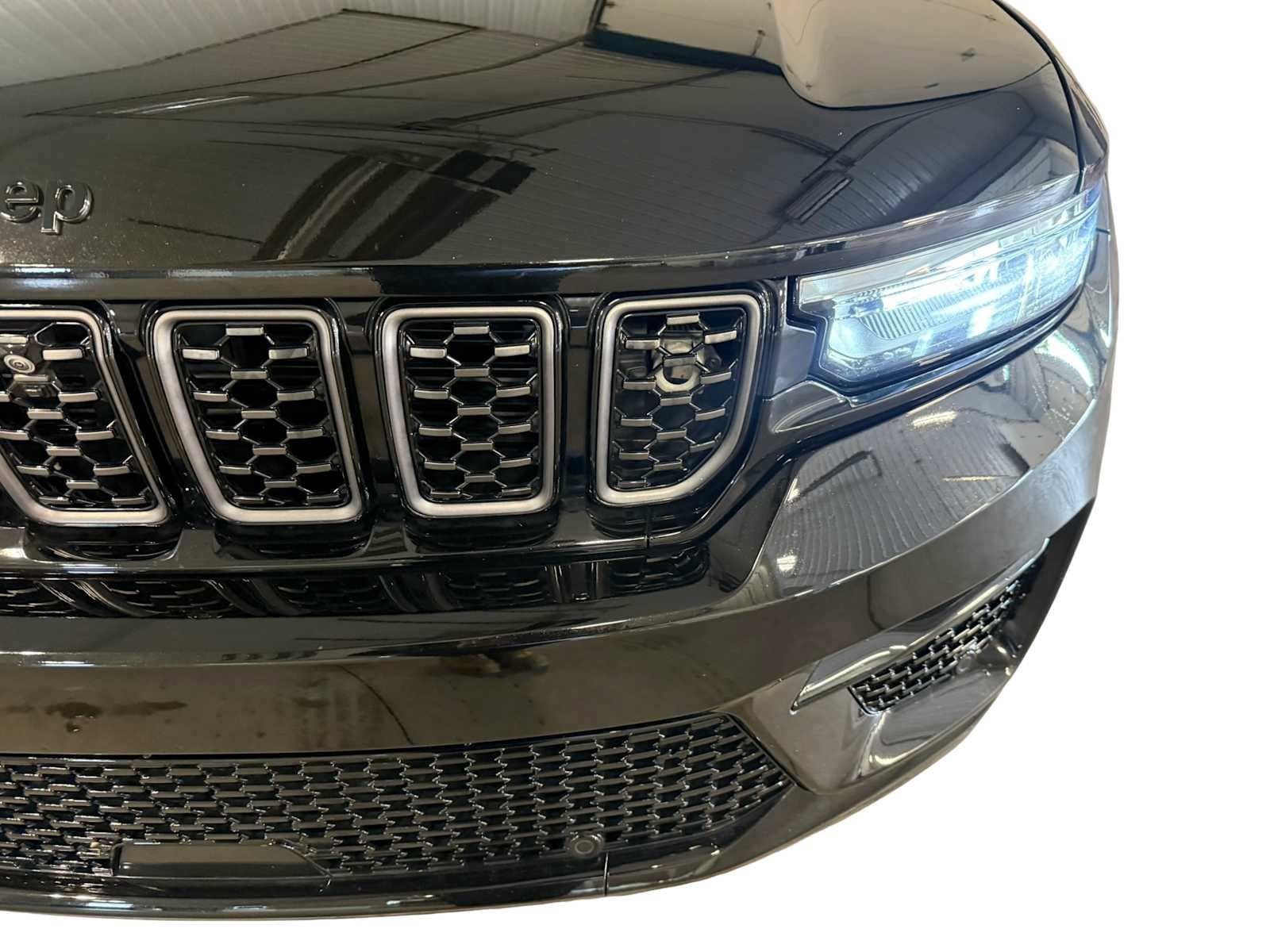 Certified 2024 Jeep Grand Cherokee Summit AWD/4WD image 5