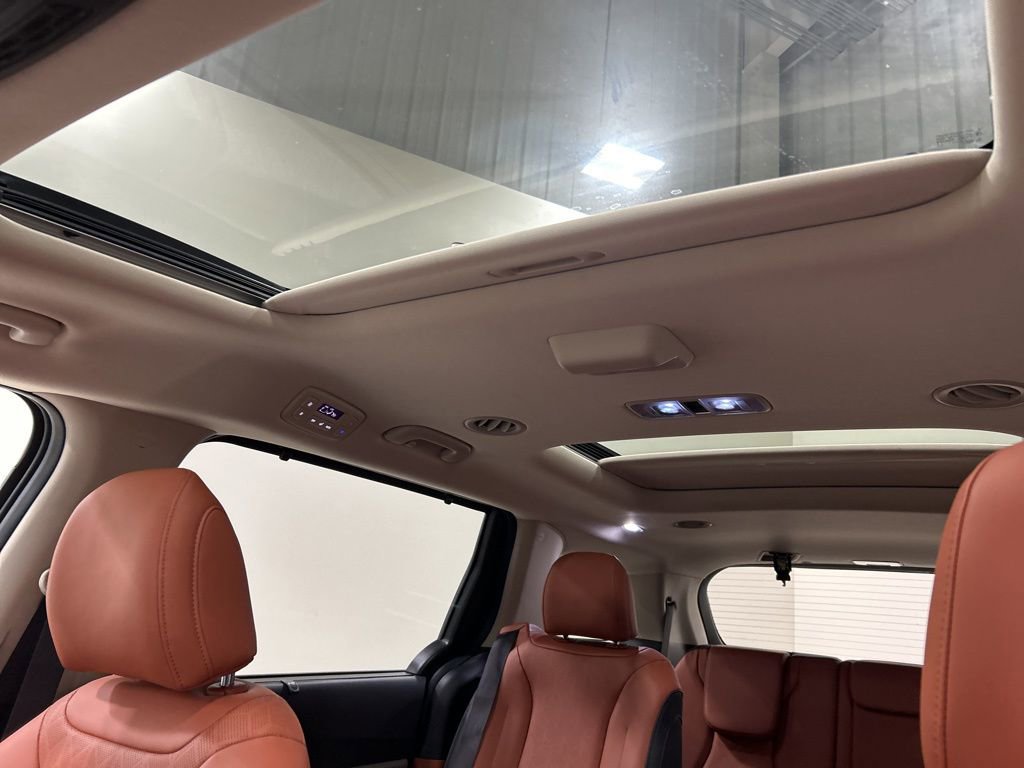 Used 2025 Kia Carnival SX image 32