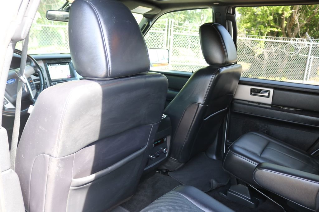 Used 2017 Ford Expedition Limited w/ Equipment Group 301A RWD image 17