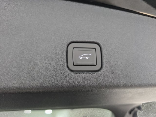 New 2027 Cadillac Optiq Luxury w/ LPO, Floor Liner Package AWD/4WD image 31