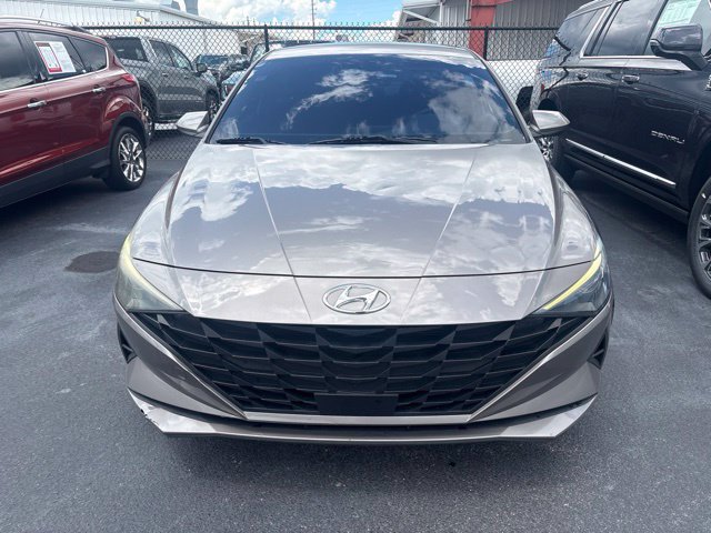 Used 2023 Hyundai Elantra SEL w/ Convenience Package FWD image 2