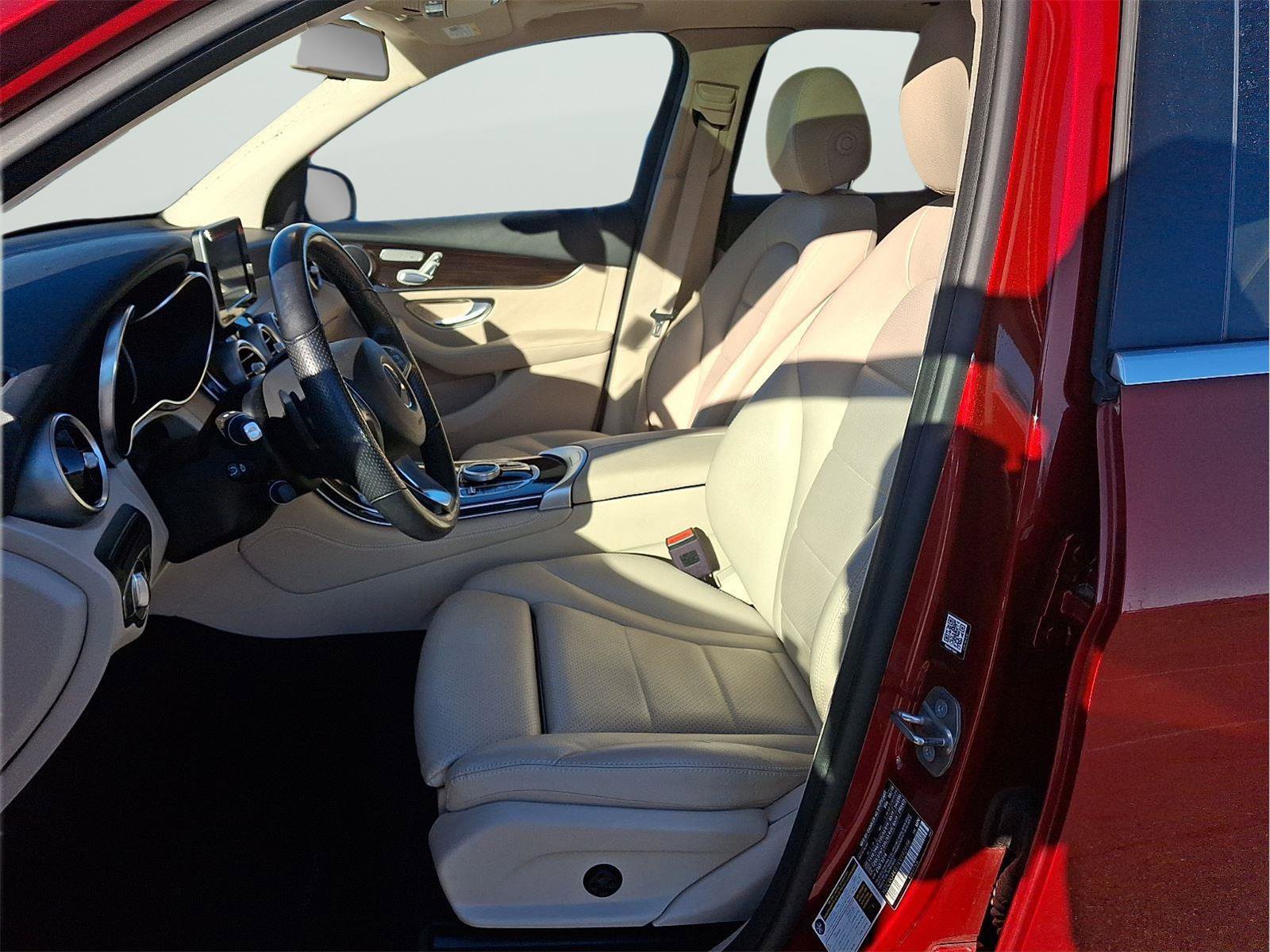 Used 2019 Mercedes-Benz GLC 300 4MATIC image 13