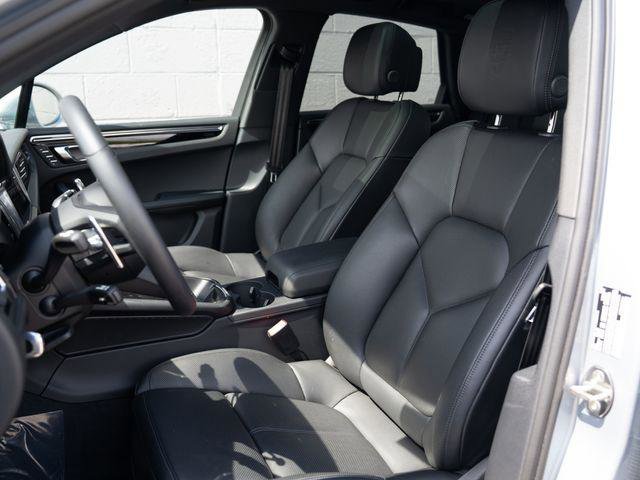 Certified 2026 Porsche Macan AWD/4WD image 5