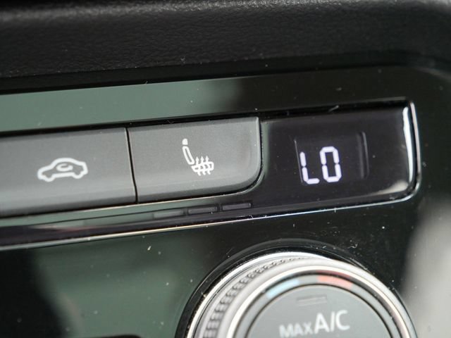 Certified 2023 Volkswagen Taos SEL AWD/4WD image 33