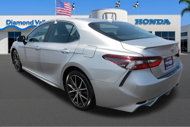 Used 2021 Toyota Camry SE w/ Carpet Mat Package (TMS) FWD image 4