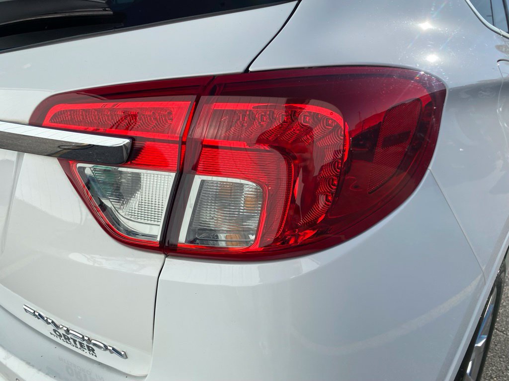 Used 2018 Buick Envision Essence FWD image 12