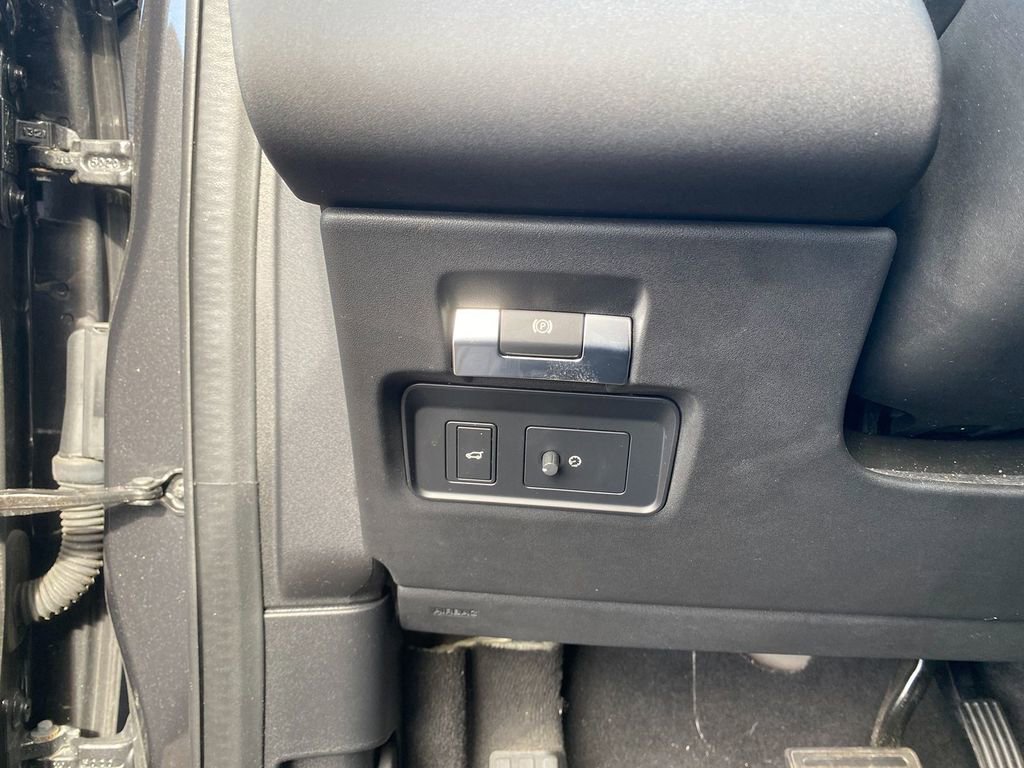 Used 2022 Land Rover Discovery Sport S image 14