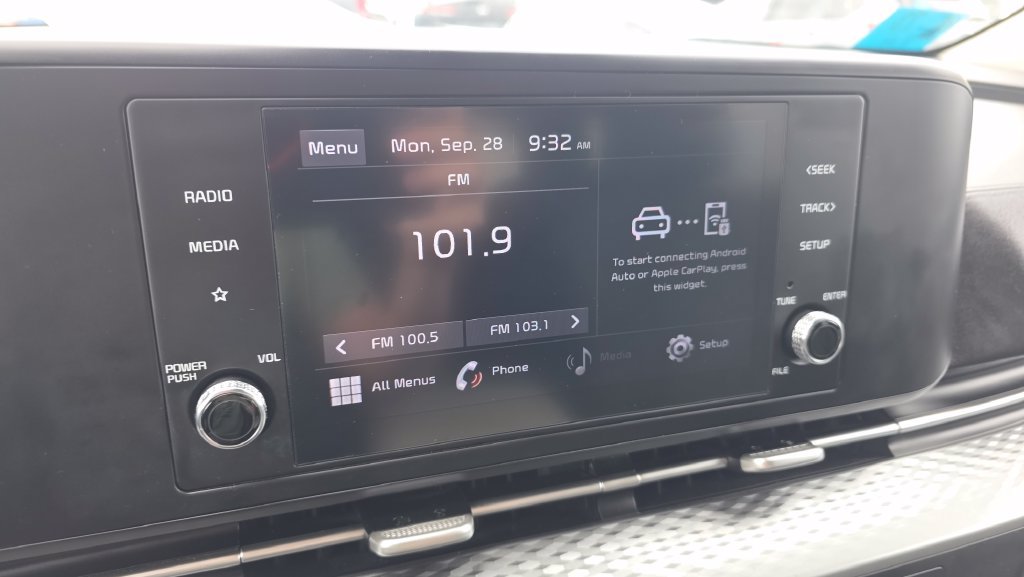 Used 2022 Kia Carnival LX FWD image 18
