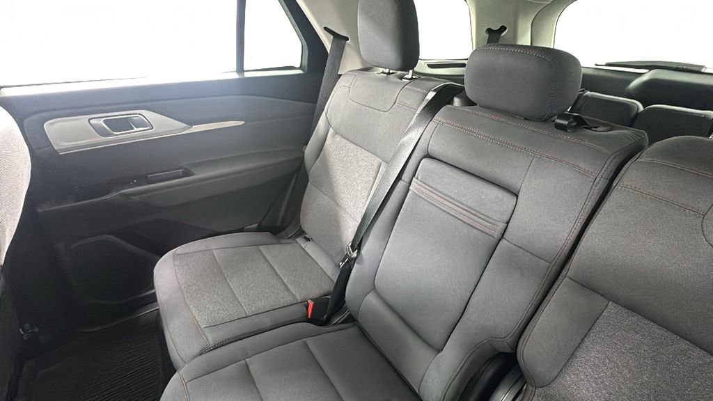 Used 2025 Ford Explorer Active image 32
