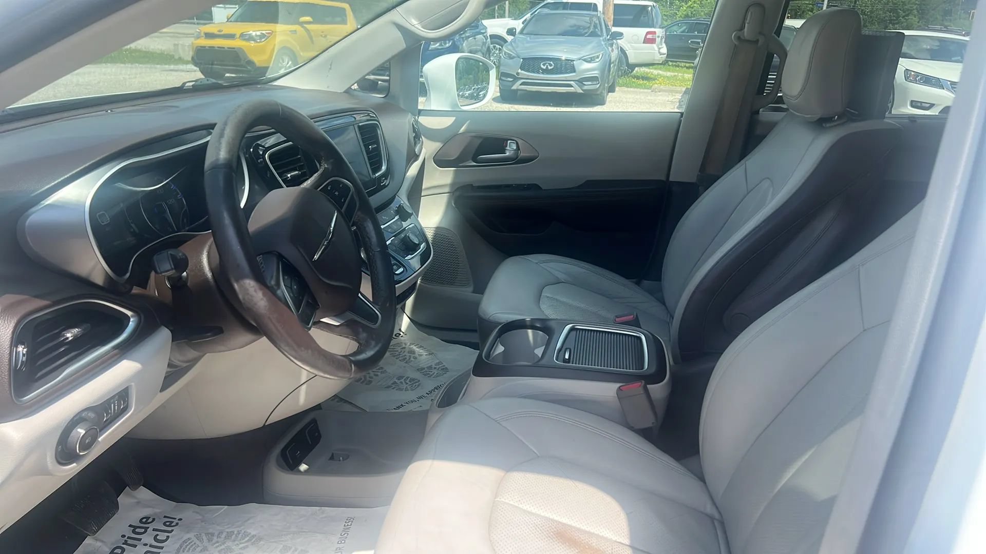 Used 2018 Chrysler Pacifica Touring-L Plus FWD image 19