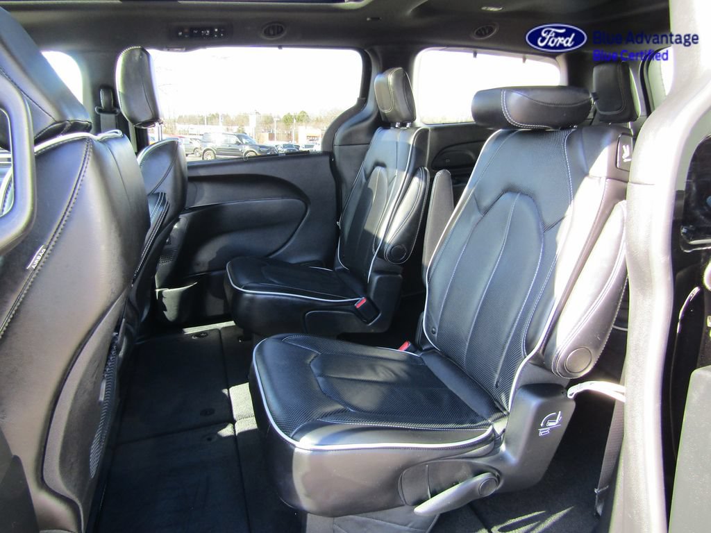 Used 2025 Chrysler Pacifica Limited FWD video 4