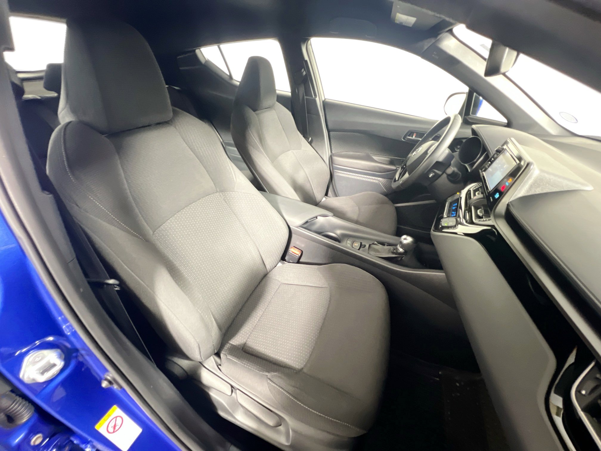 Used 2018 Toyota C-HR XLE image 30