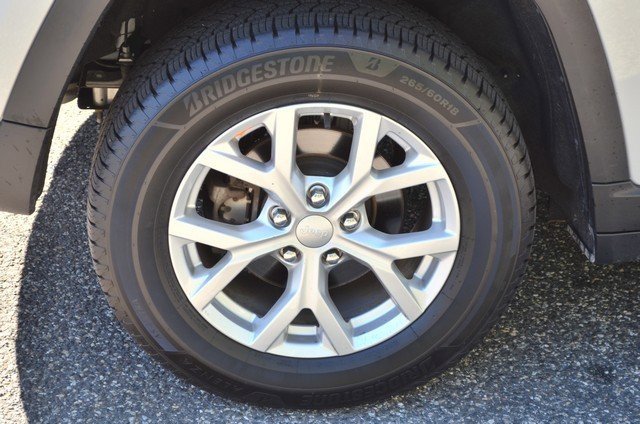 Used 2023 Jeep Grand Cherokee Limited image 11