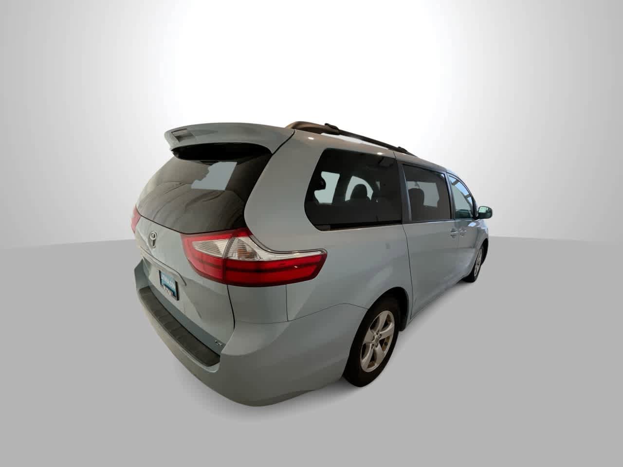 Used 2015 Toyota Sienna LE image 8