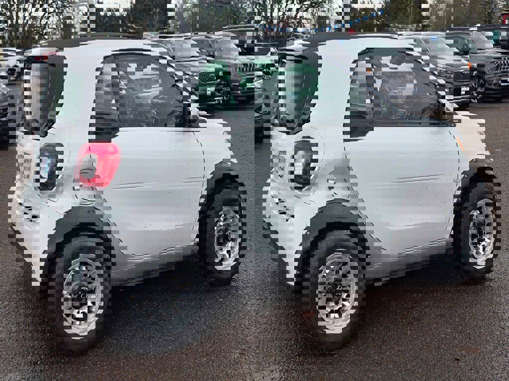 Used 2018 smart fortwo electric drive image 2