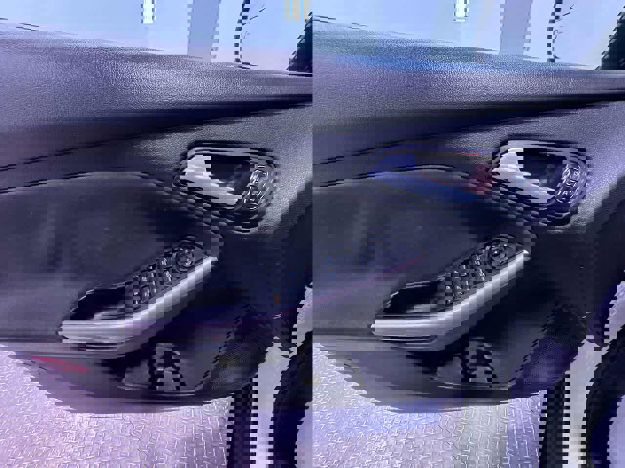 Used 2016 Ford Focus Titanium image 12