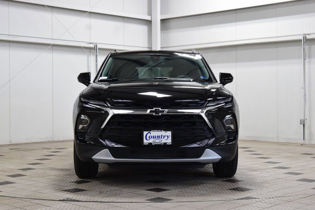 New 2026 Chevrolet Blazer LT w/ Convenience Package FWD image 2