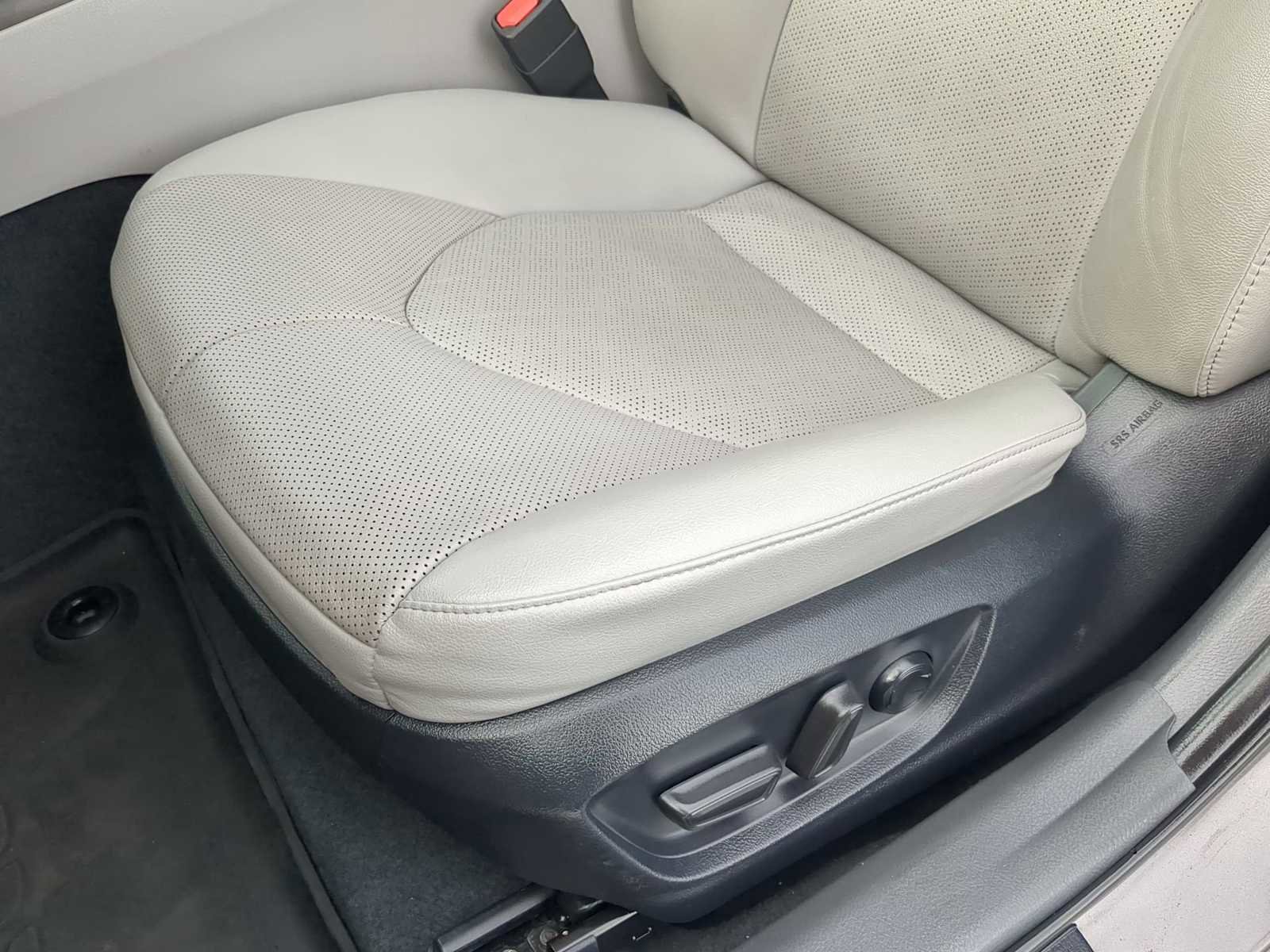 Used 2022 Toyota Camry XSE w/ Navigation Package image 13