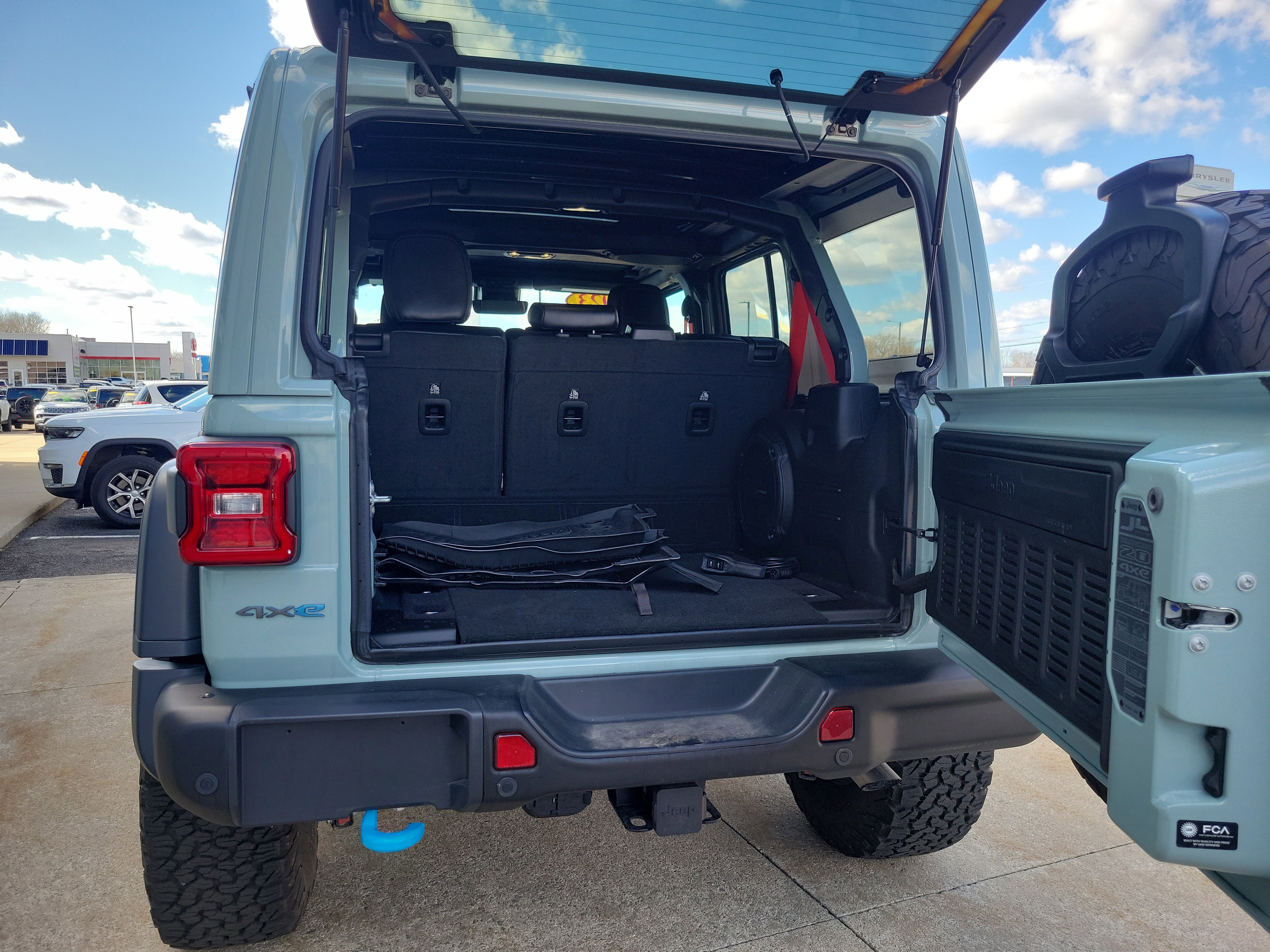 Used 2023 Jeep Wrangler Unlimited Rubicon 4xe image 19