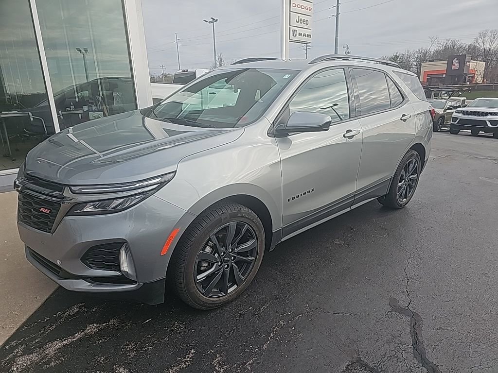 Used 2023 Chevrolet Equinox RS image 2