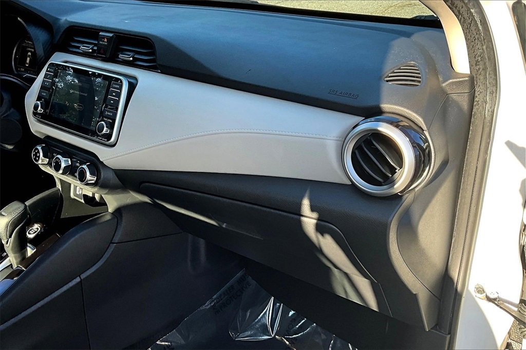 Used 2022 Nissan Versa SV image 23