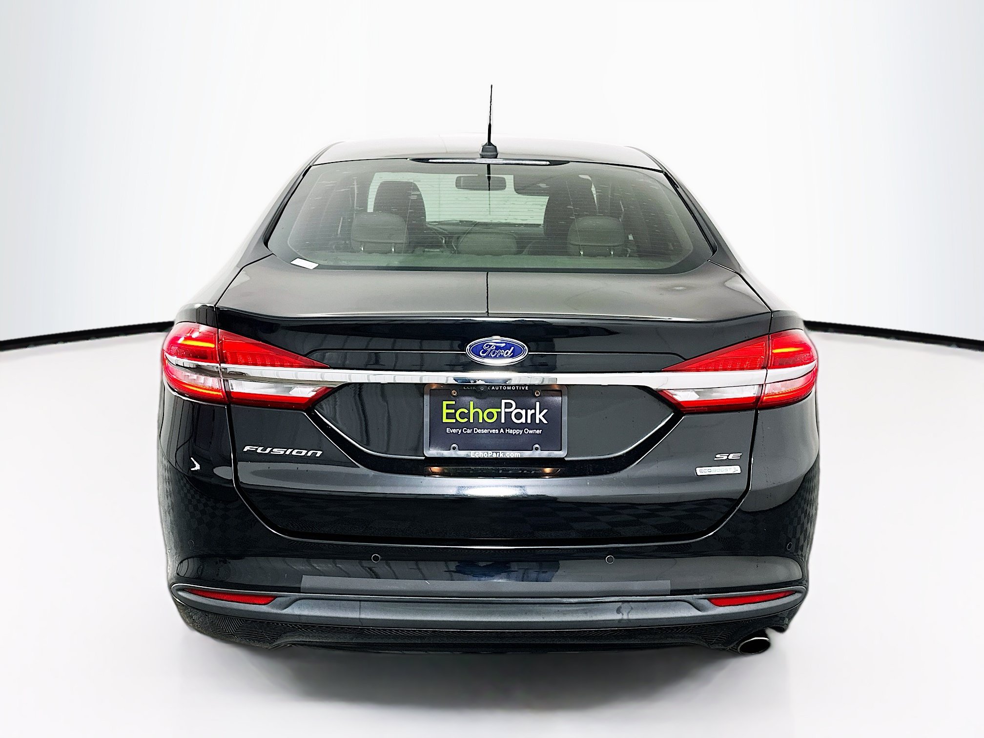 Used 2018 Ford Fusion SE w/ Fusion SE Technology Package FWD image 7