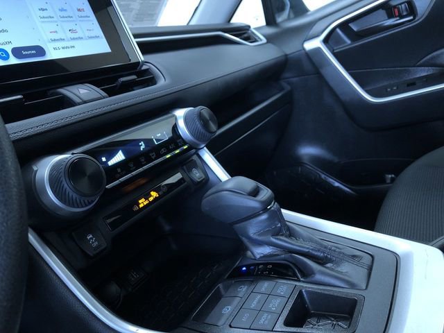 Used 2025 Toyota RAV4 LE image 29