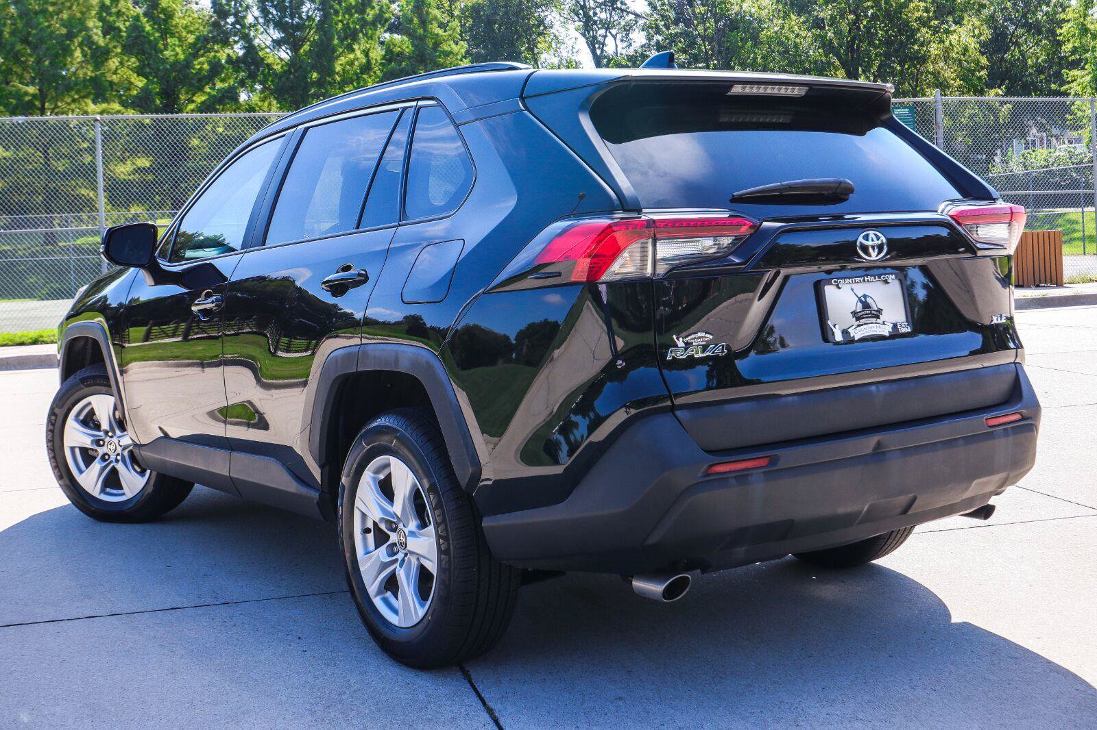 Used 2021 Toyota RAV4 XLE FWD image 16