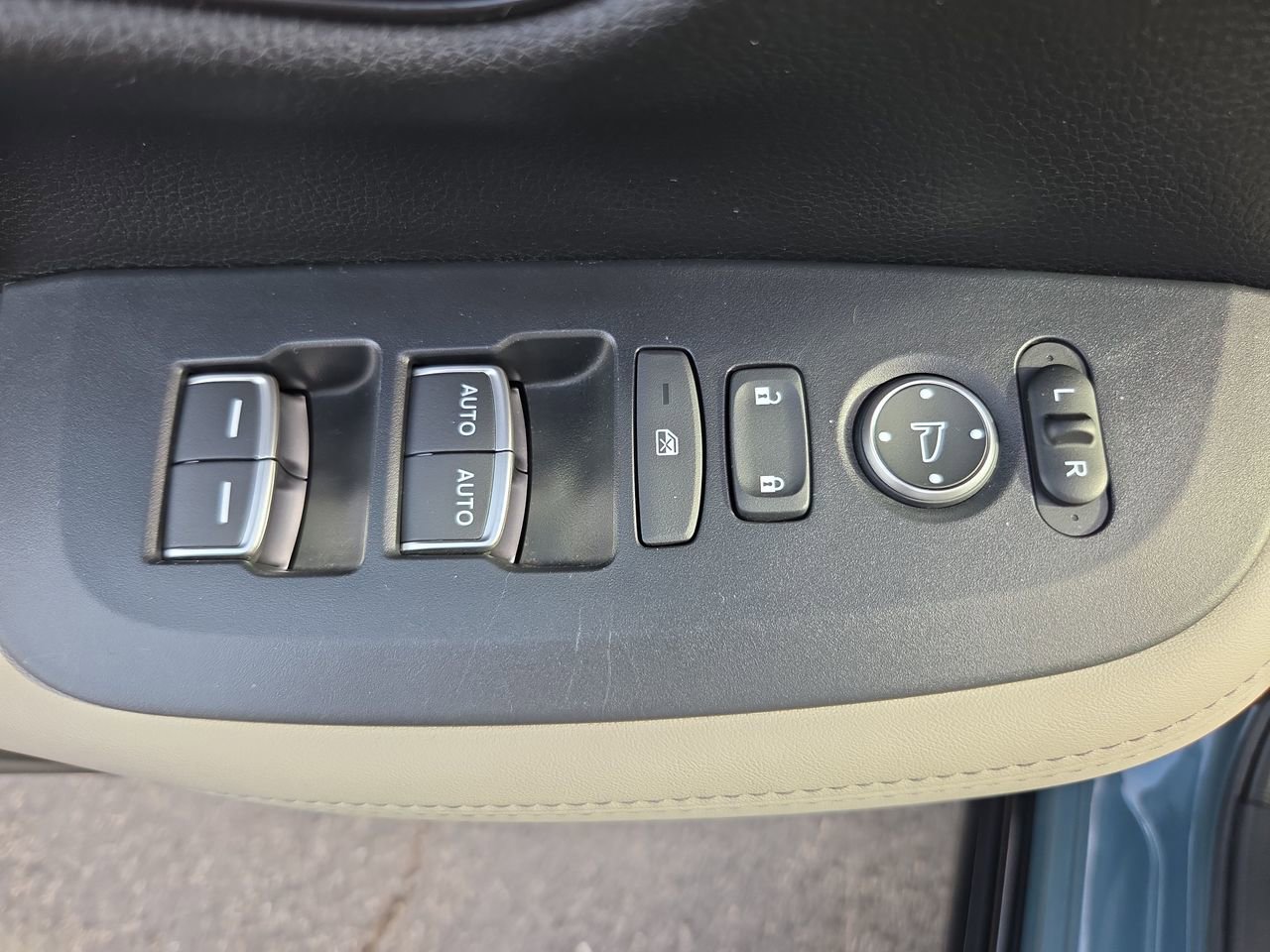 Used 2024 Honda HR-V EX-L image 19