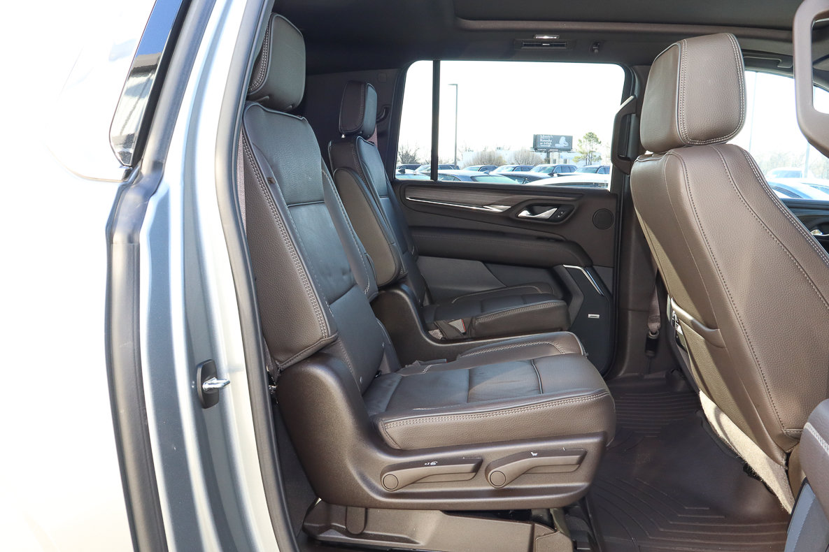 Used 2024 GMC Yukon XL Denali AWD/4WD image 30
