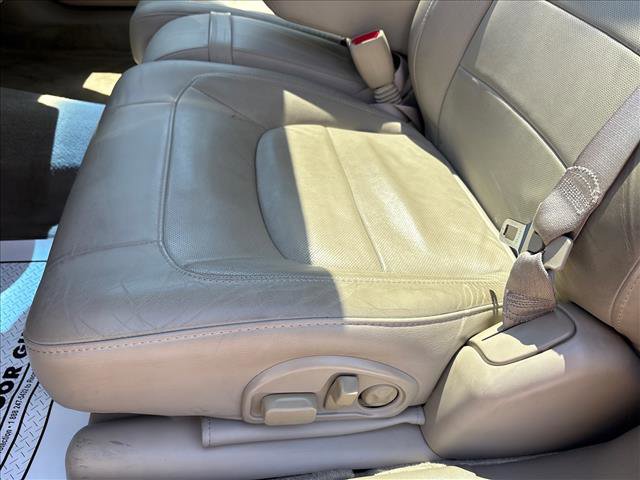 Used 2004 Cadillac De Ville Sedan w/ Equipment Group image 19