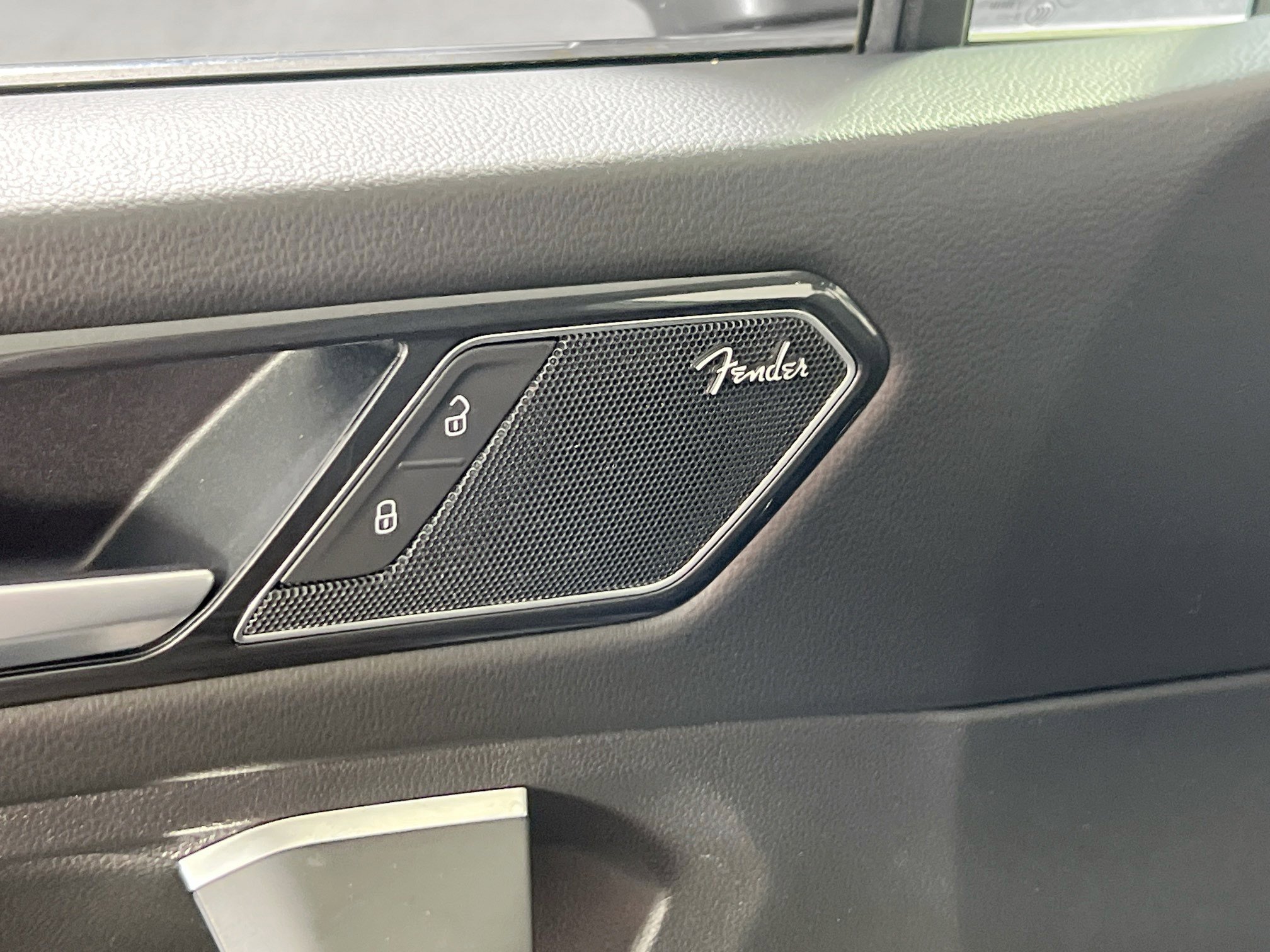 Used 2022 Volkswagen Tiguan SEL R-Line AWD/4WD image 19