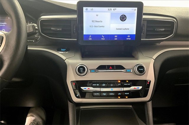 Used 2023 Ford Explorer XLT image 15