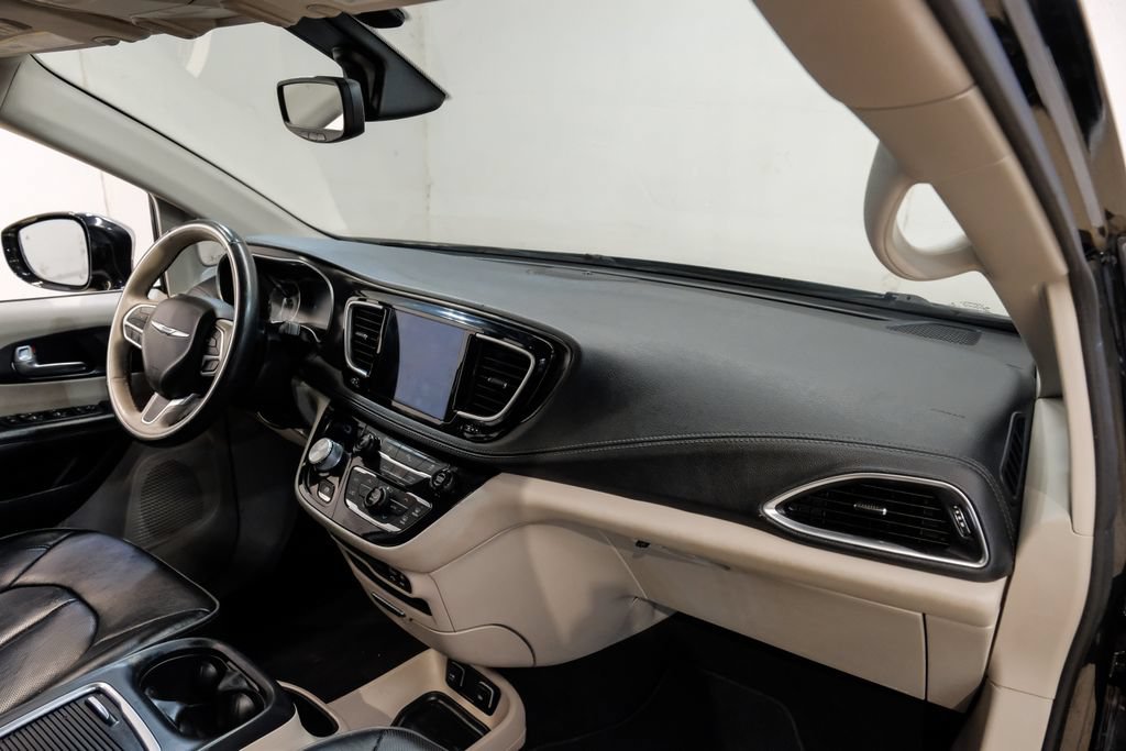 Used 2020 Chrysler Pacifica Limited FWD image 21
