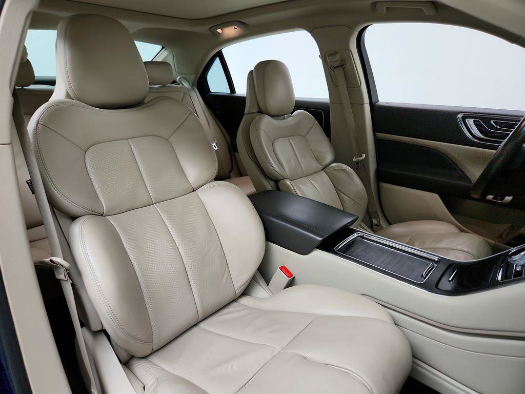 Used 2018 Lincoln Continental Reserve AWD/4WD image 25