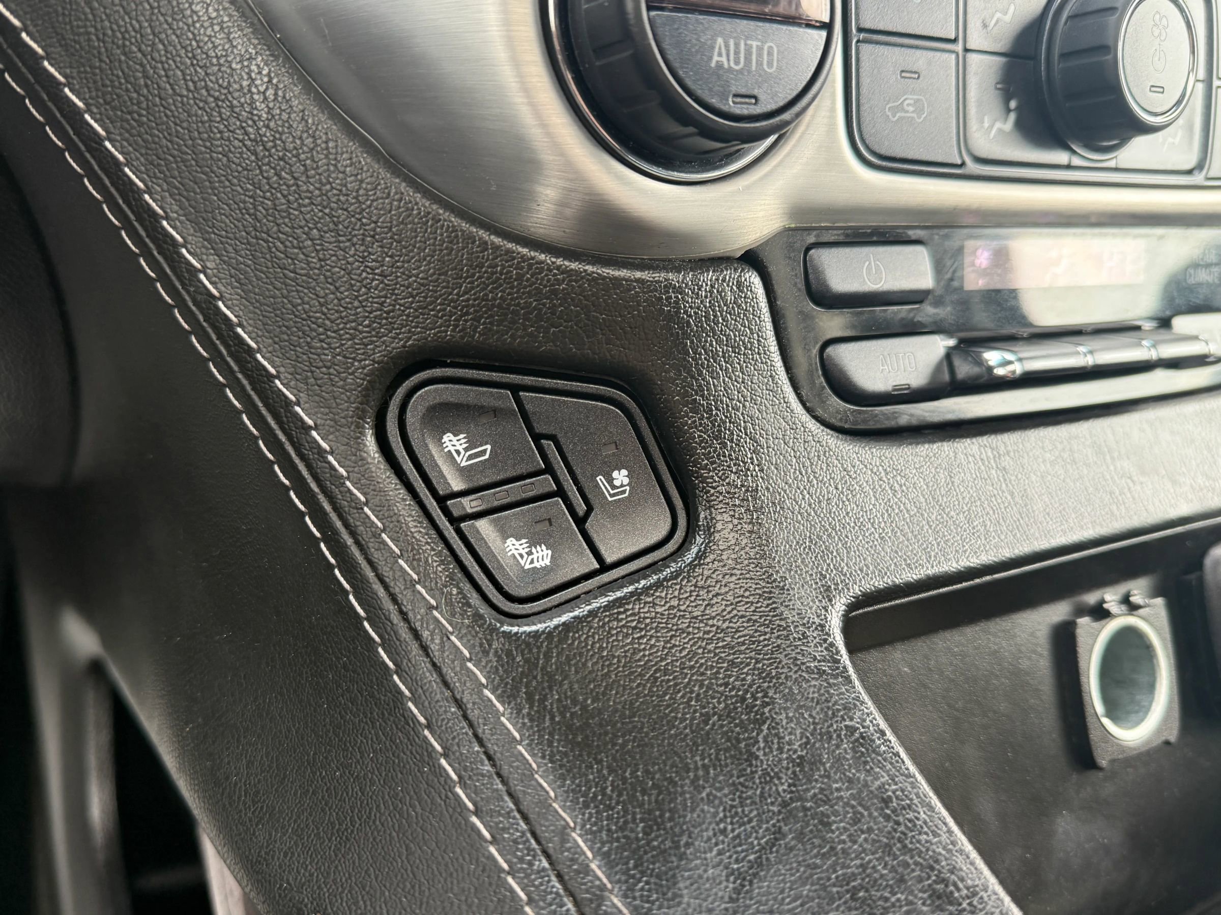 Used 2018 GMC Yukon XL SLT w/ Open Road Package image 33