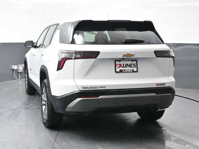 Used 2025 Chevrolet Equinox LT AWD/4WD image 2