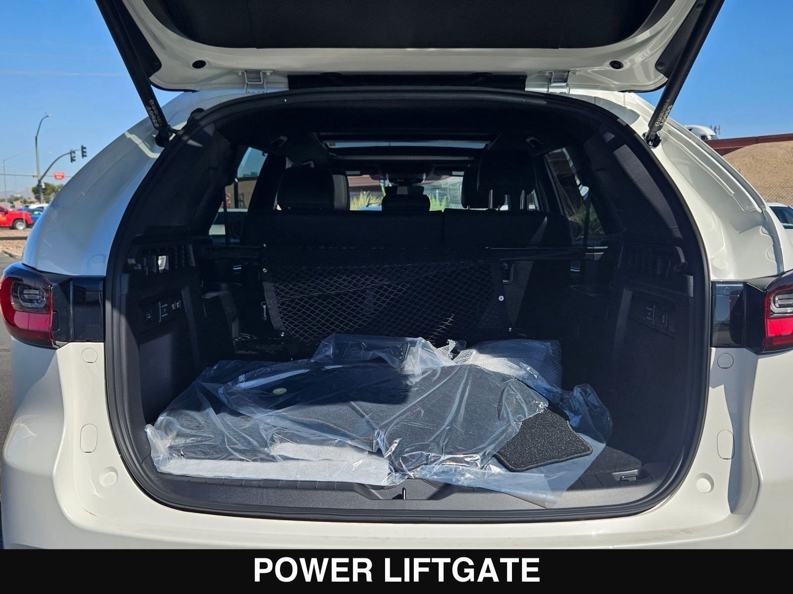 New 2025 MAZDA CX-70 Plug-In Hybrid w/ Premium Plus image 24