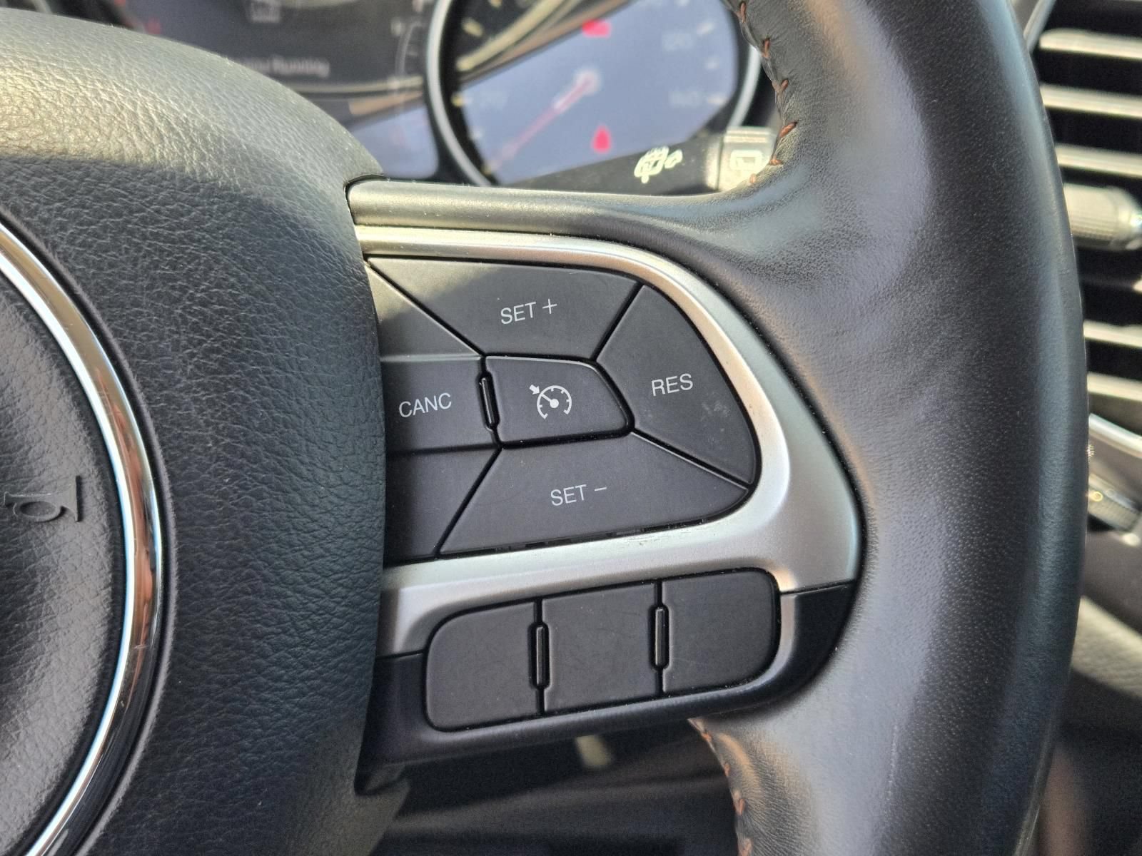 Used 2018 Jeep Compass Latitude w/ Popular Equipment Group FWD image 20