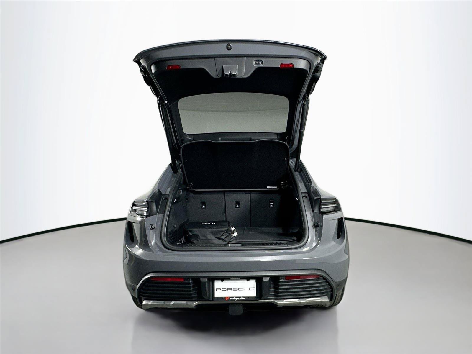 Certified 2025 Porsche Macan Turbo Electric AWD/4WD image 36