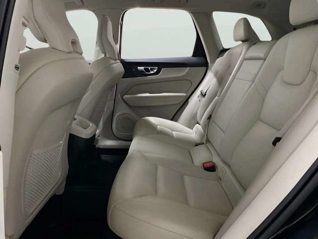 Used 2022 Volvo XC60 B5 Momentum w/ Climate Package AWD/4WD image 21