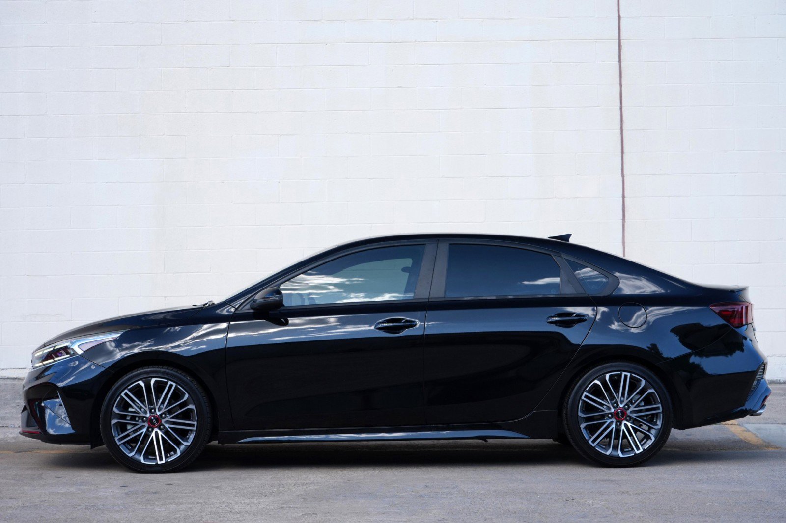 Used 2022 Kia Forte GT w/ GT Technology Package FWD image 8