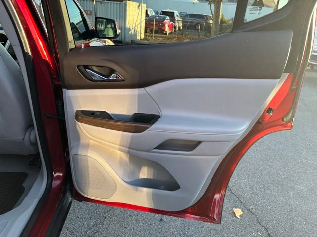 Used 2023 GMC Acadia SLE w/ Driver Convenience Package image 28