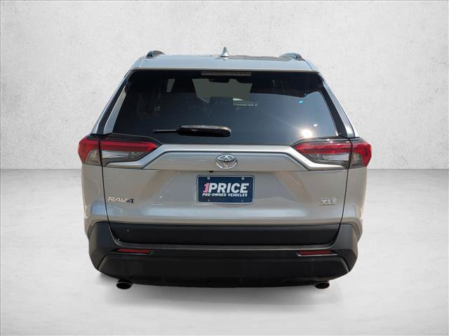 Used 2020 Toyota RAV4 XLE Premium FWD image 6