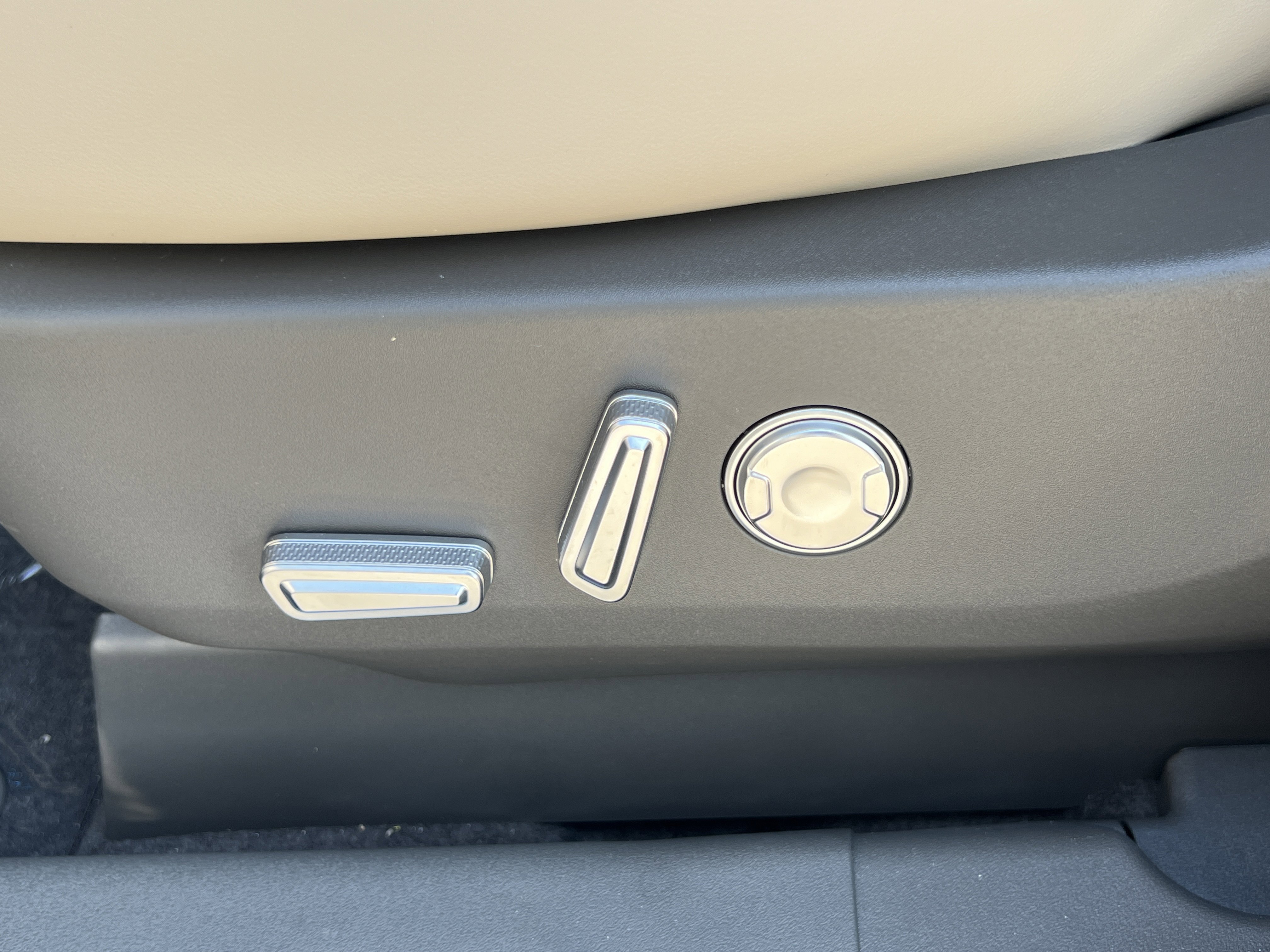 New 2025 Lincoln Nautilus Premier w/ Equipment Group 102A image 25