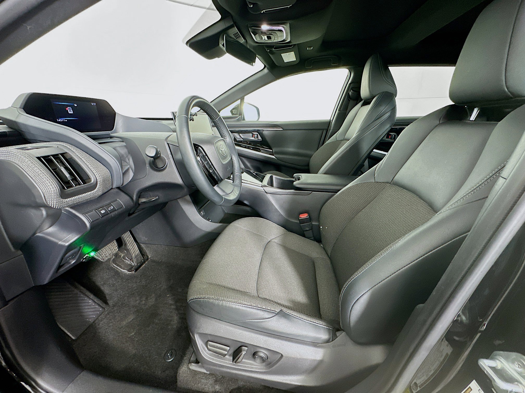 Used 2024 Toyota bZ4X XLE image 13