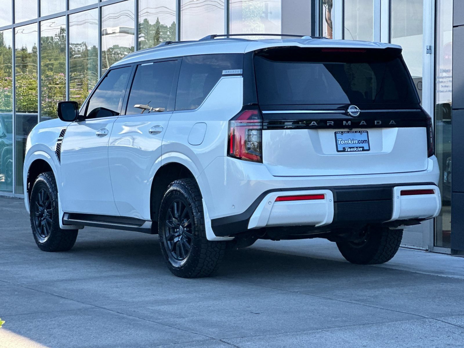 Used 2025 Nissan Armada SV AWD/4WD image 5