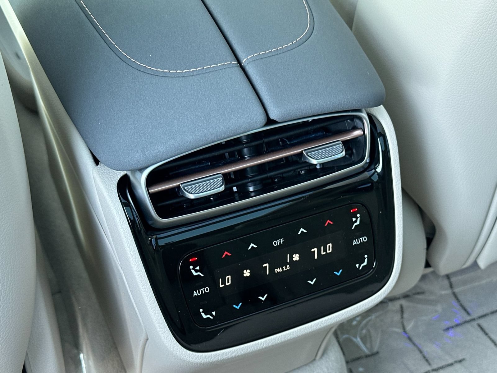 New 2026 Mercedes-Benz EQS 550 4MATIC SUV image 13