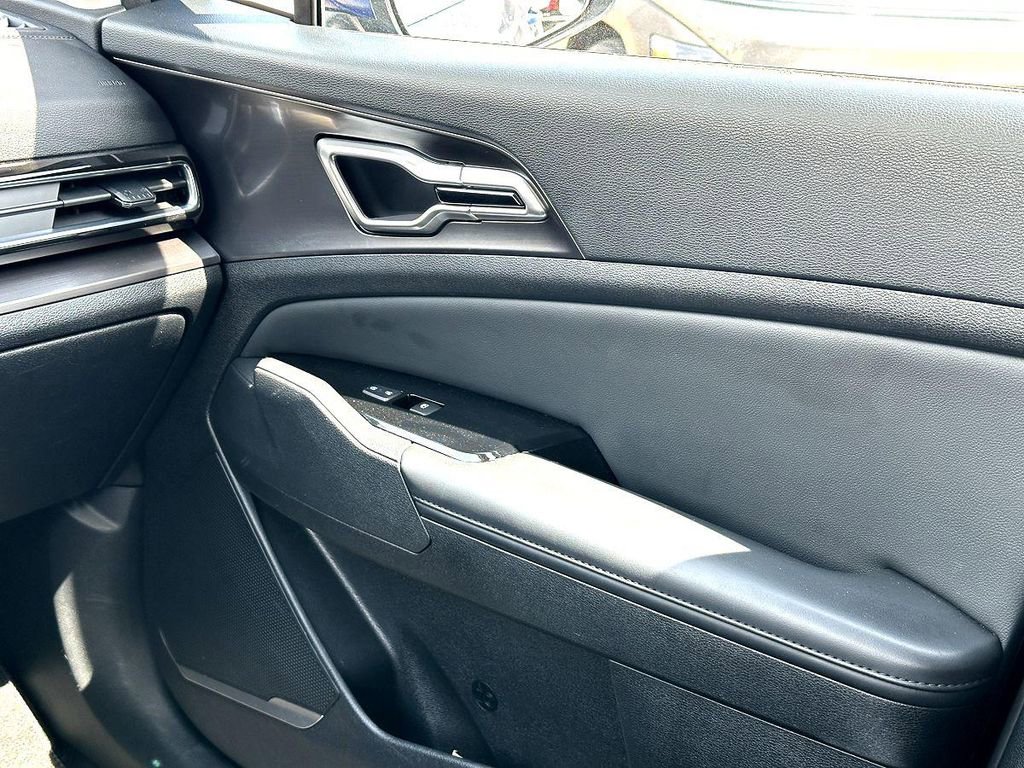 Used 2023 Kia Sportage EX image 28